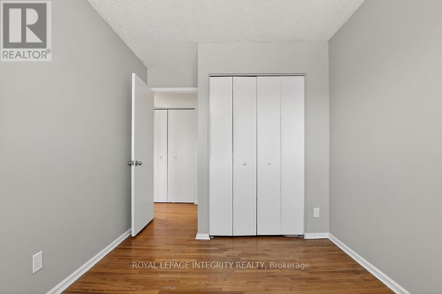 427 MOODIE DRIVE - 21