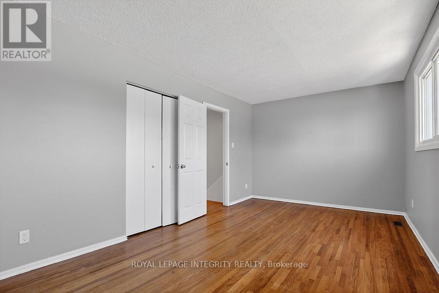 427 MOODIE DRIVE - 17