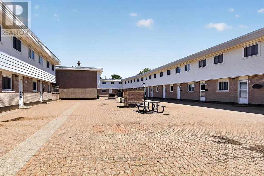 427 MOODIE DRIVE - 30