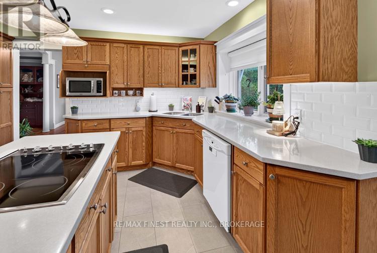 2038 VALLEYVIEW DRIVE - 16