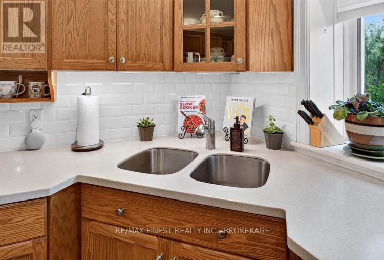 2038 VALLEYVIEW DRIVE - 18