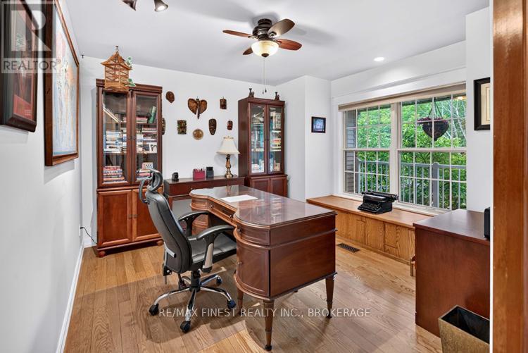 2038 VALLEYVIEW DRIVE - 25