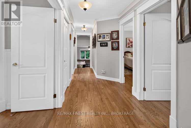 2038 VALLEYVIEW DRIVE - 27