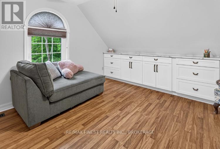 2038 VALLEYVIEW DRIVE - 41