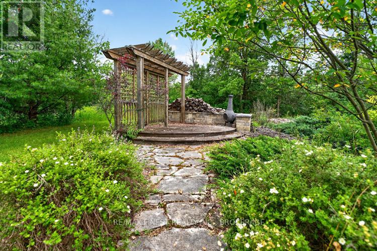 2038 VALLEYVIEW DRIVE - 44