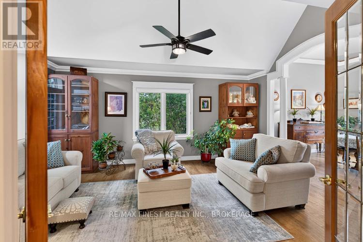 2038 VALLEYVIEW DRIVE - 8