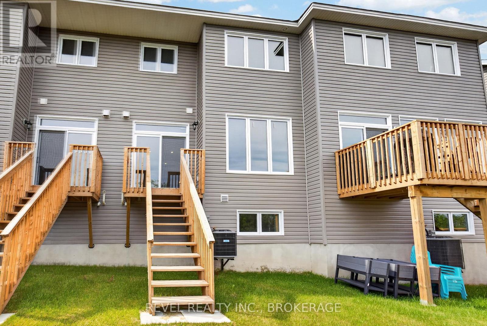444 BUCKTHORN DRIVE - 44