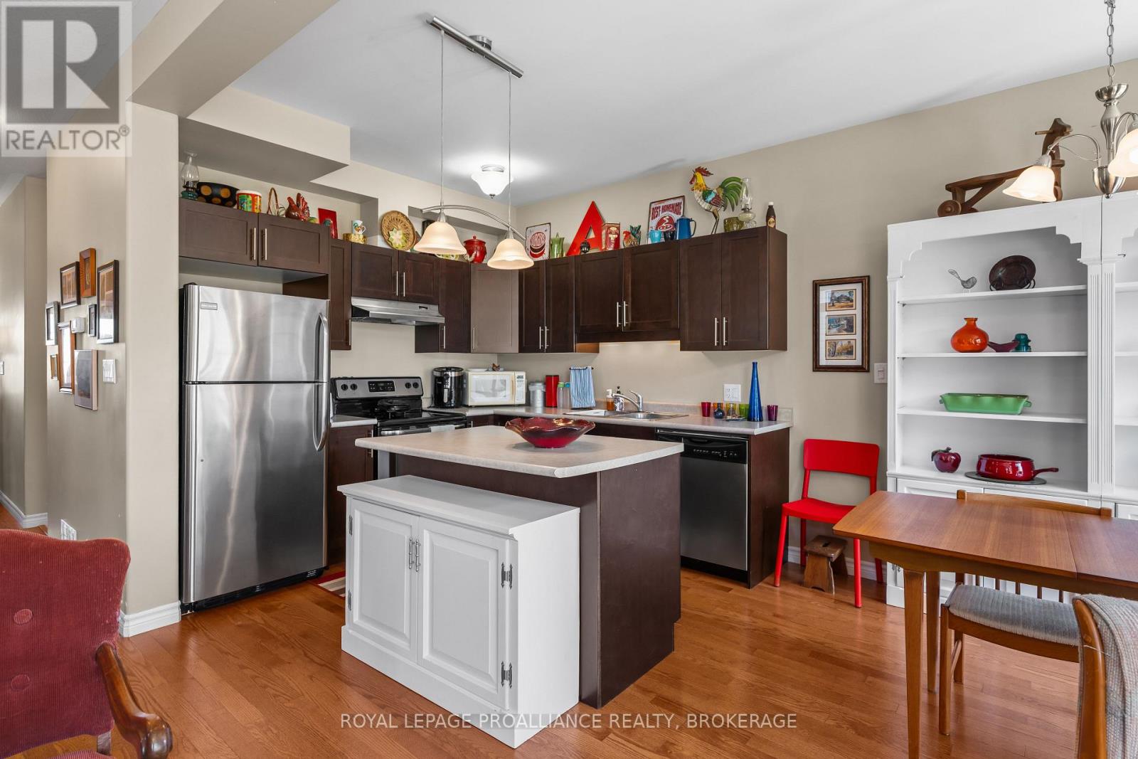 917 BLOSSOM STREET - 8