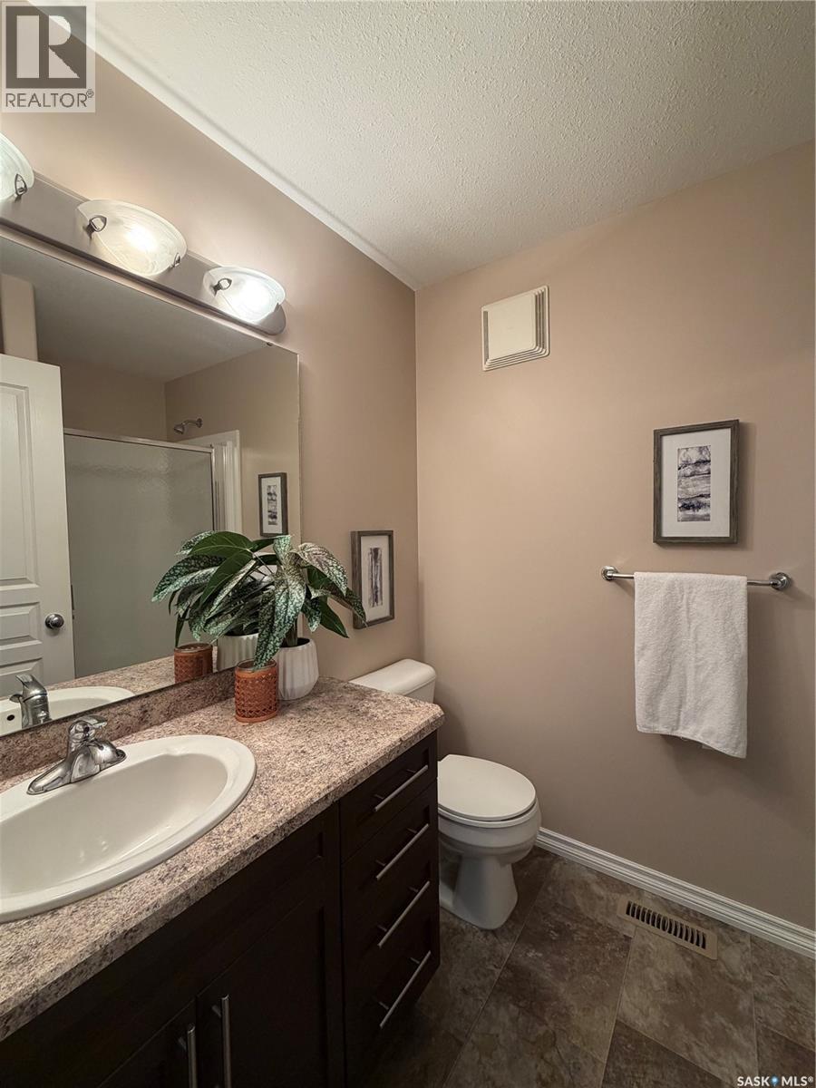 102 1621 Dakota DRIVE — photo 23