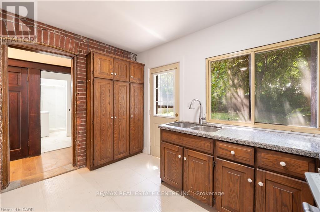 1274 BARTON STREET E - 11