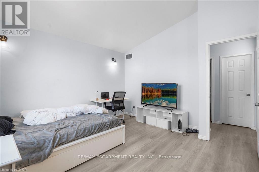 11 WRIGHT AVENUE - 11
