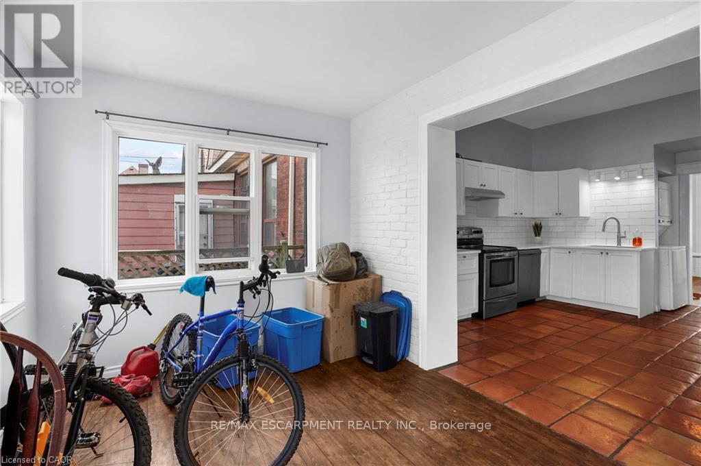 11 WRIGHT AVENUE - 18