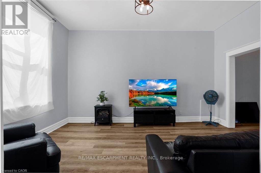 11 WRIGHT AVENUE - 4