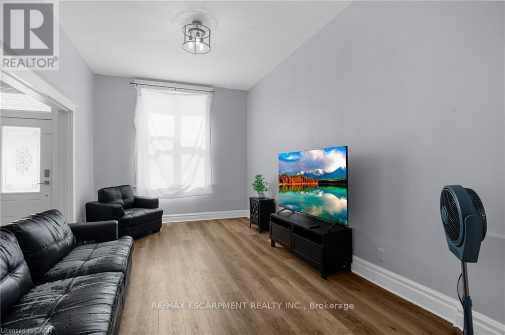 11 WRIGHT AVENUE - 5