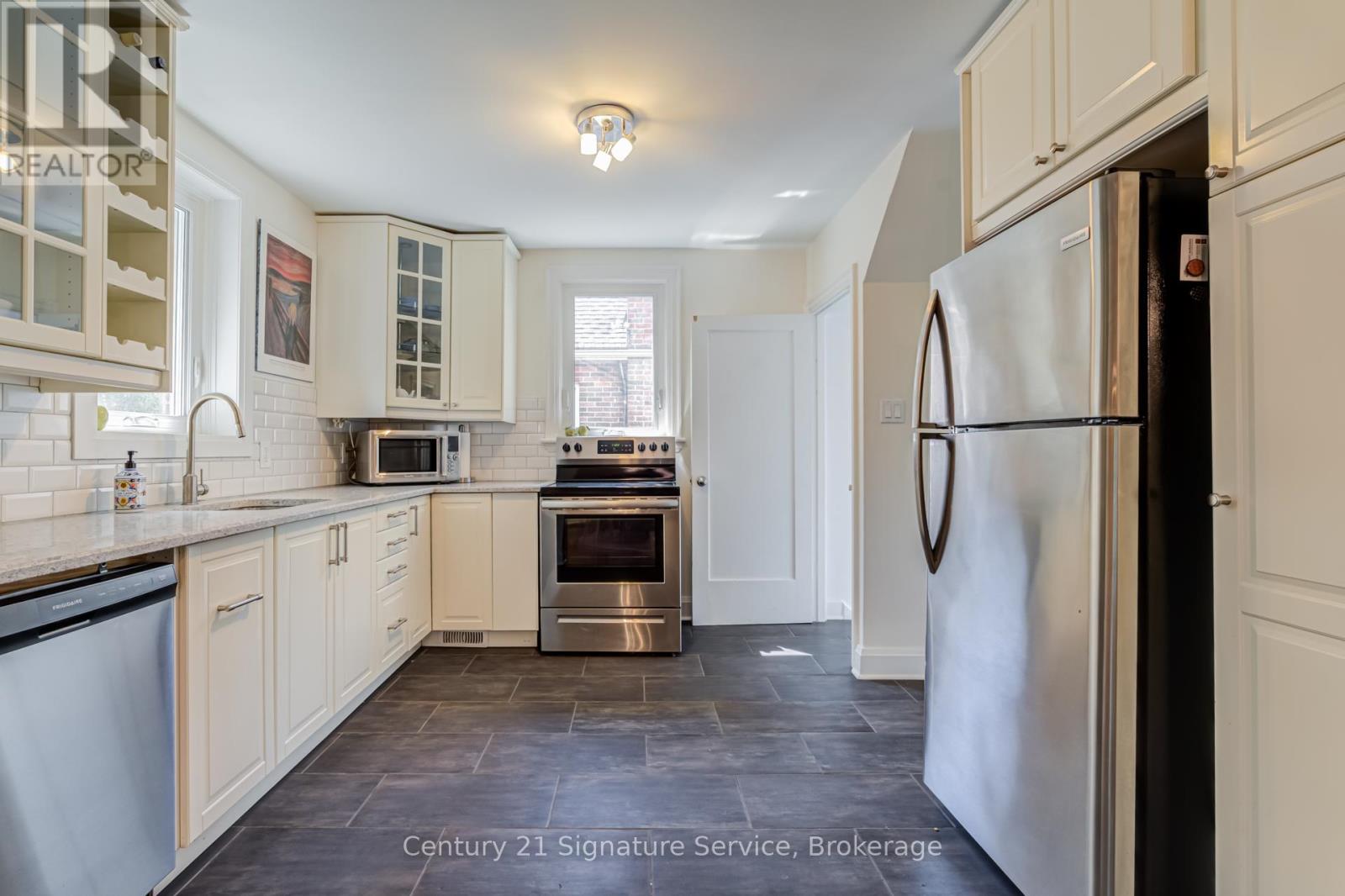 13 ALLAN AVENUE - Image 25