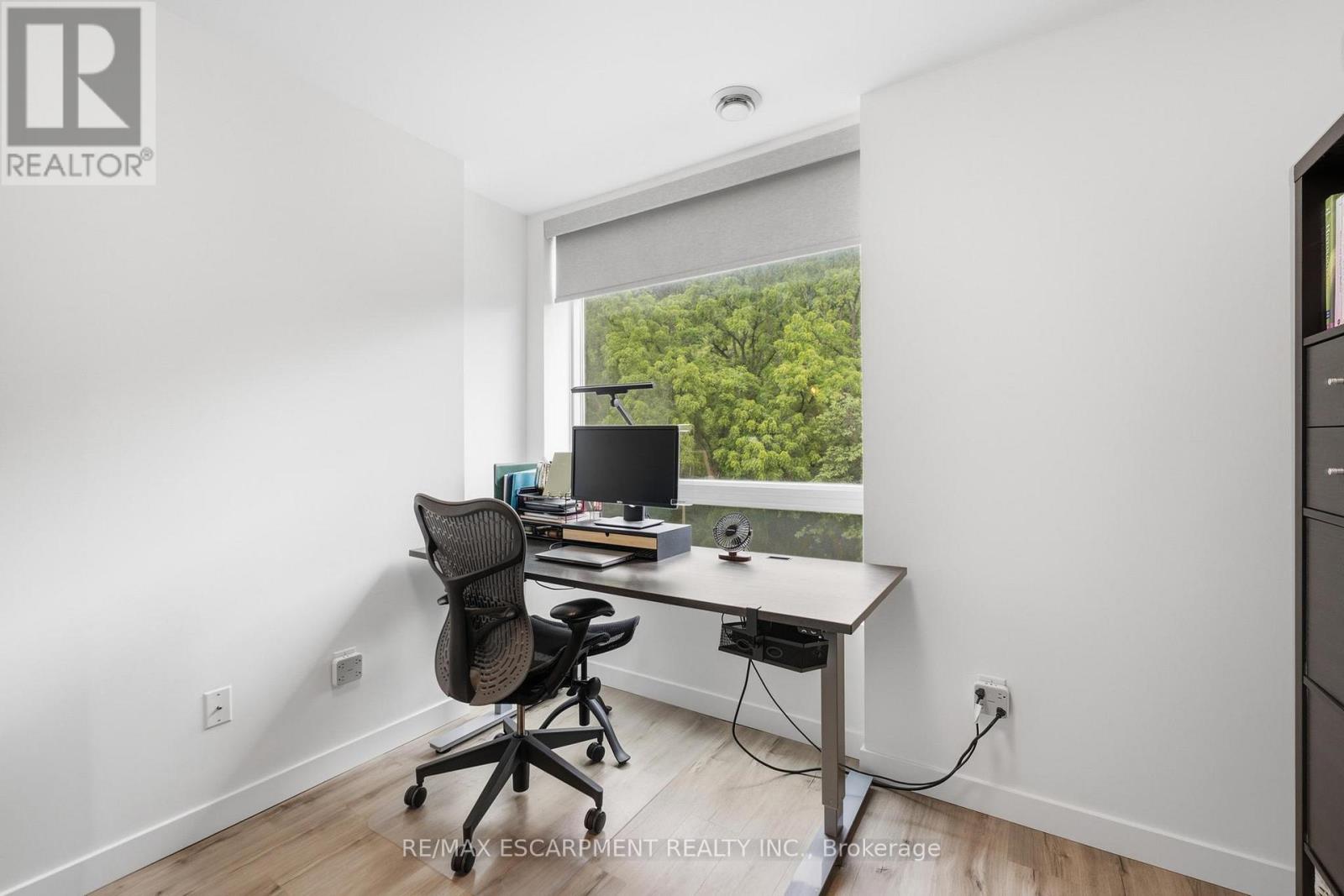 #403 455 CHARLTON AVENUE E - 13
