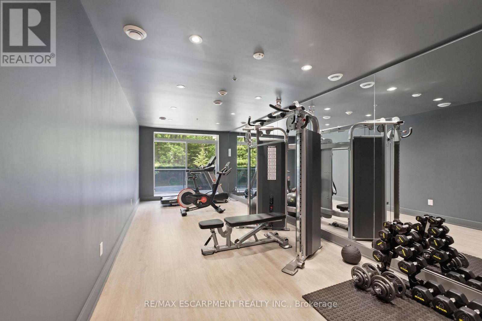 #403 455 CHARLTON AVENUE E - 23