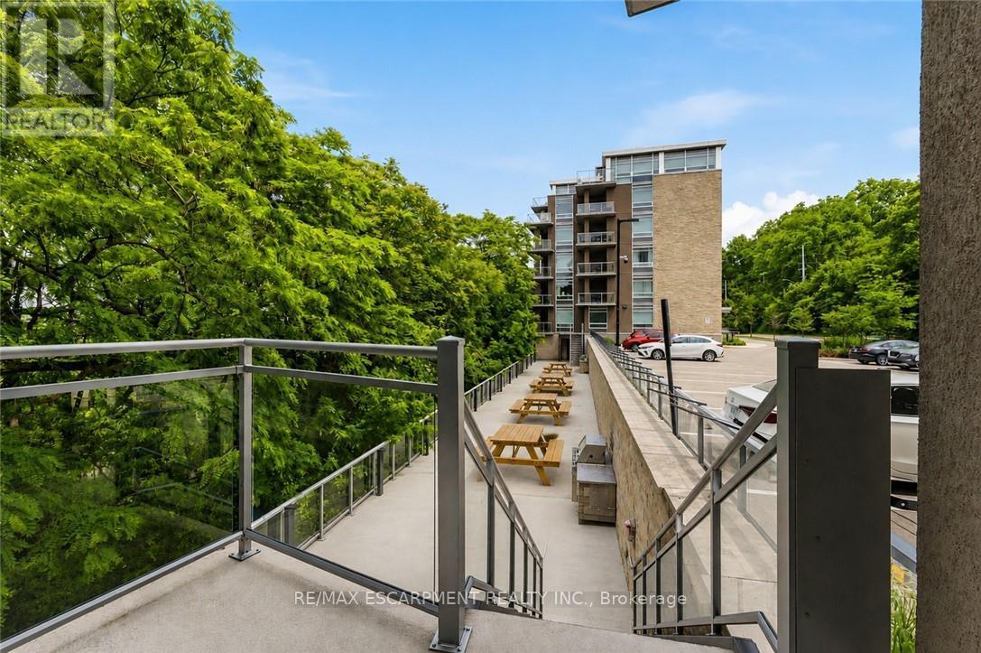 #403 455 CHARLTON AVENUE E - 29