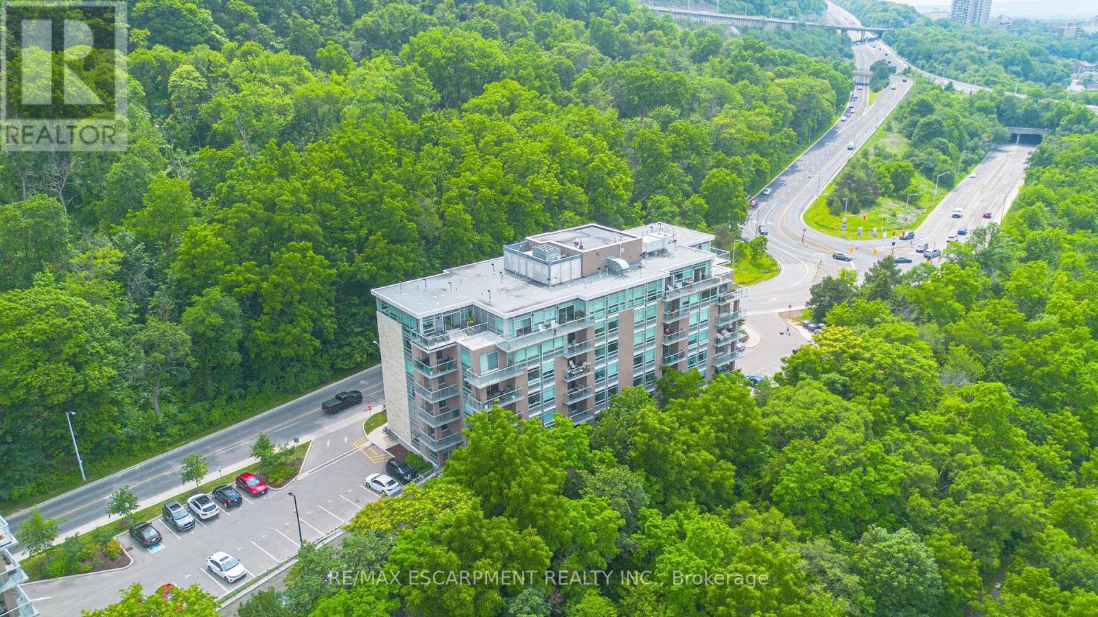 #403 455 CHARLTON AVENUE E - 31