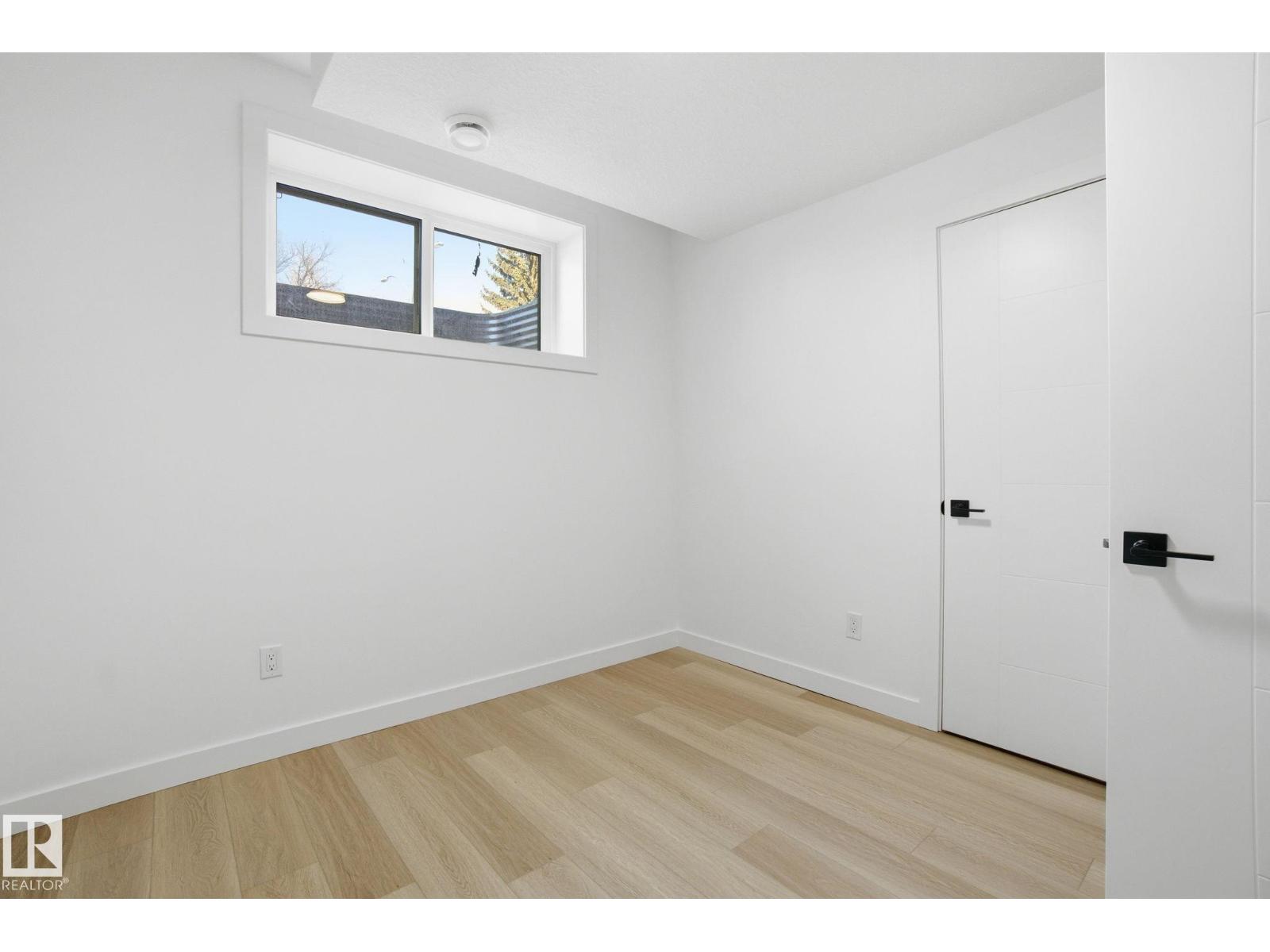 7605 92 AV NW - 45