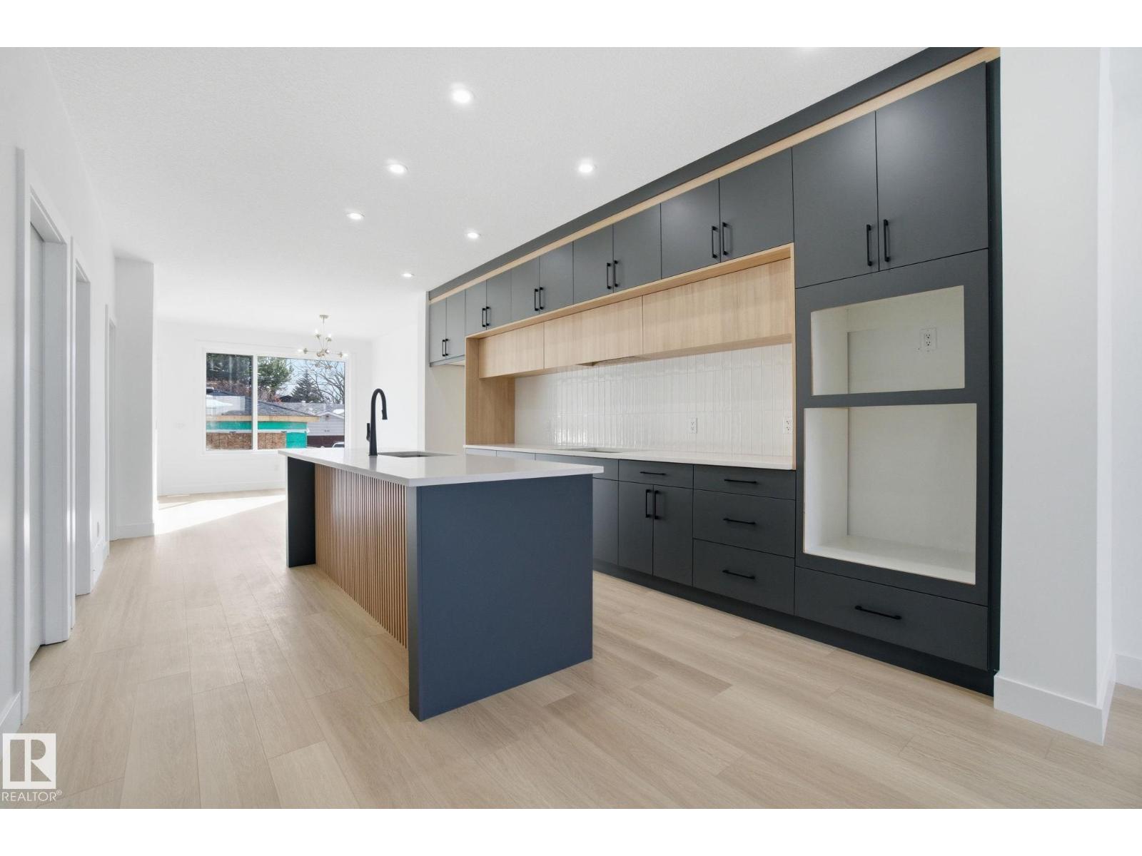 7605 92 AV NW - 11
