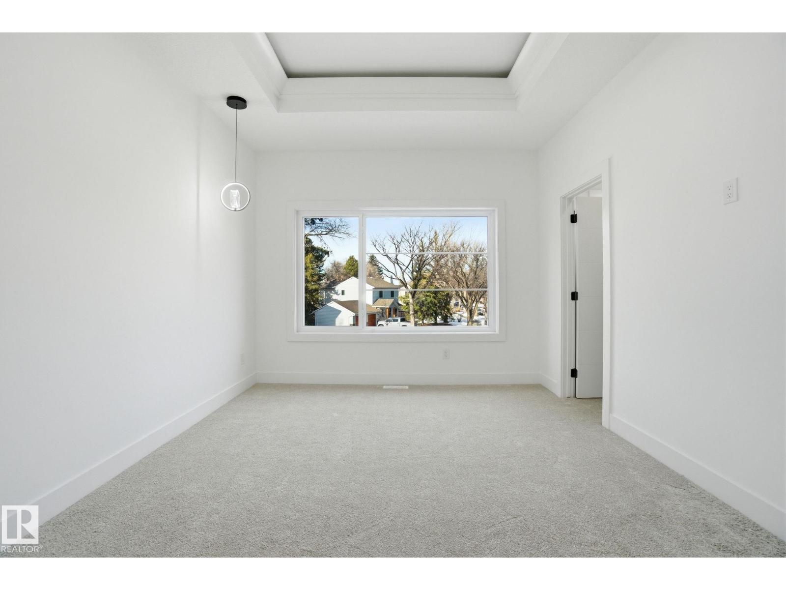 7605 92 AV NW - 35