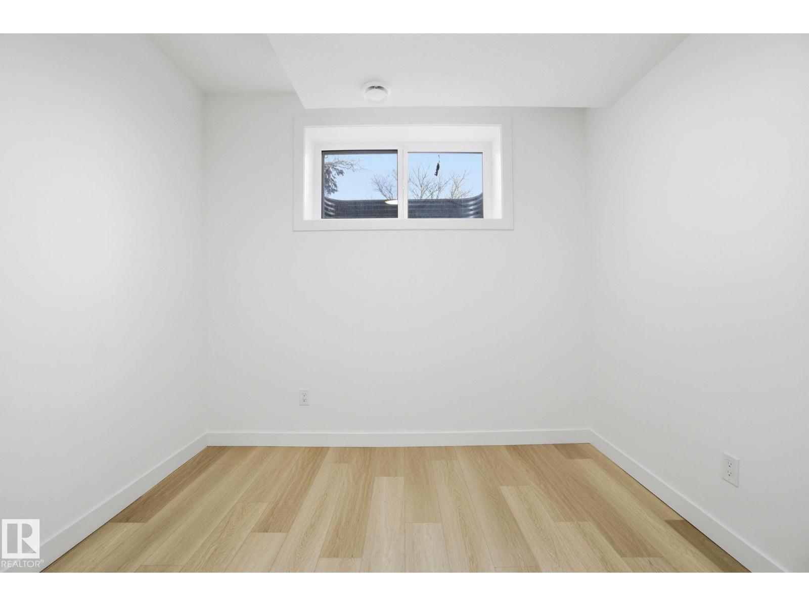 7605 92 AV NW - 44