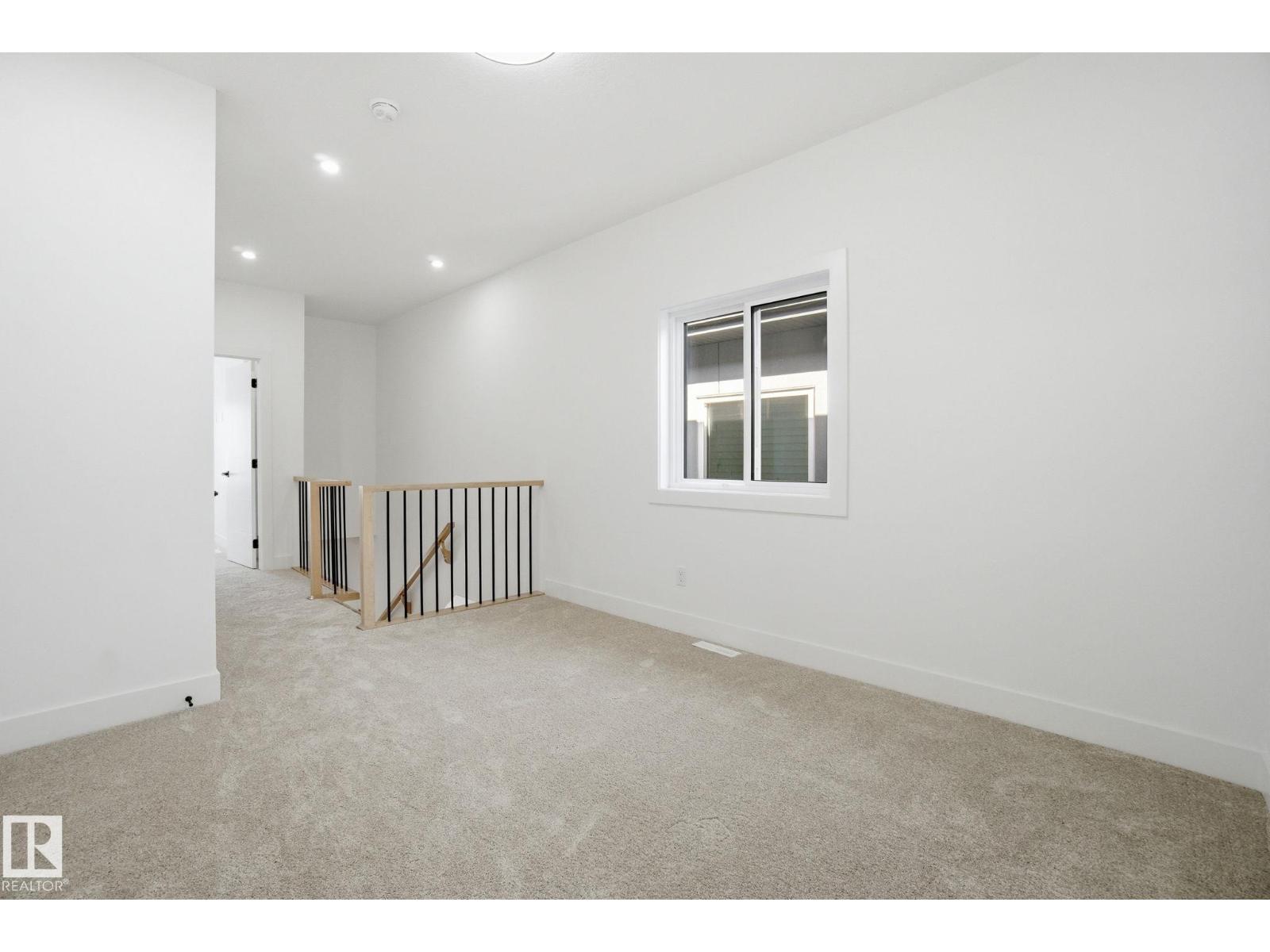 7605 92 AV NW - 25