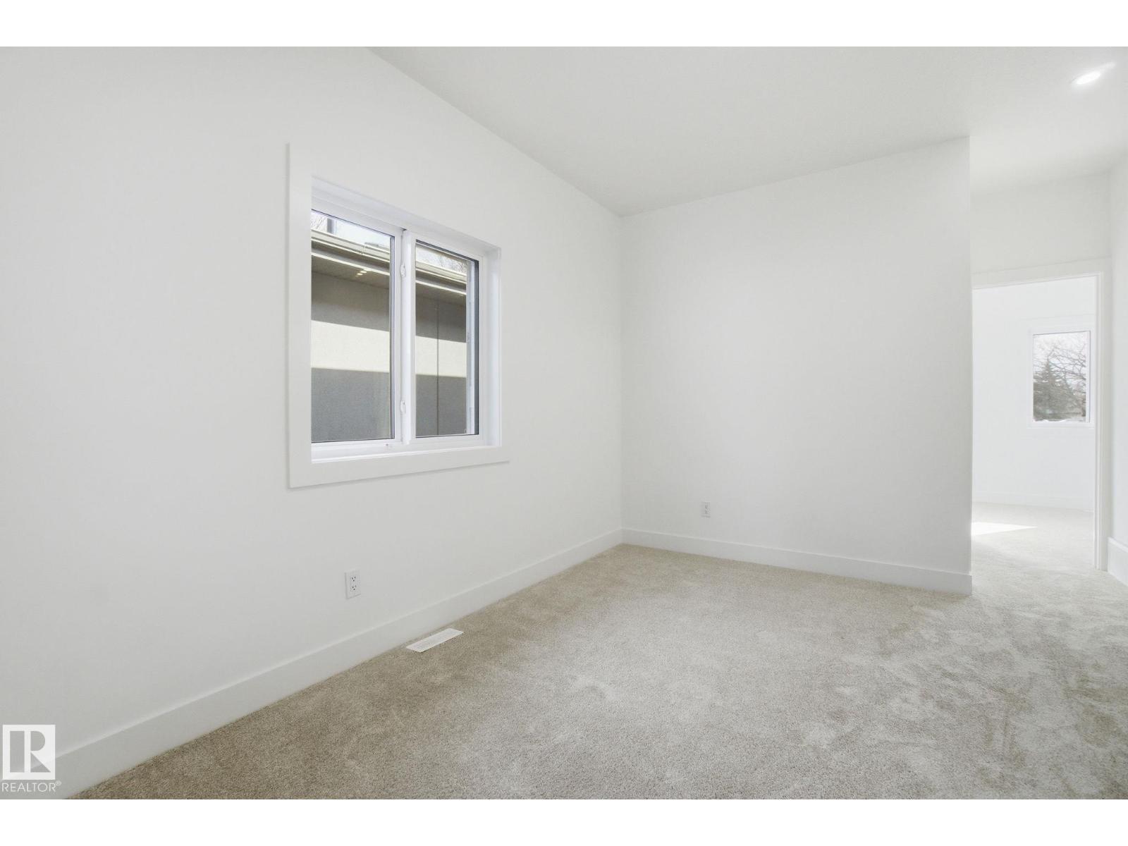 7605 92 AV NW - 22