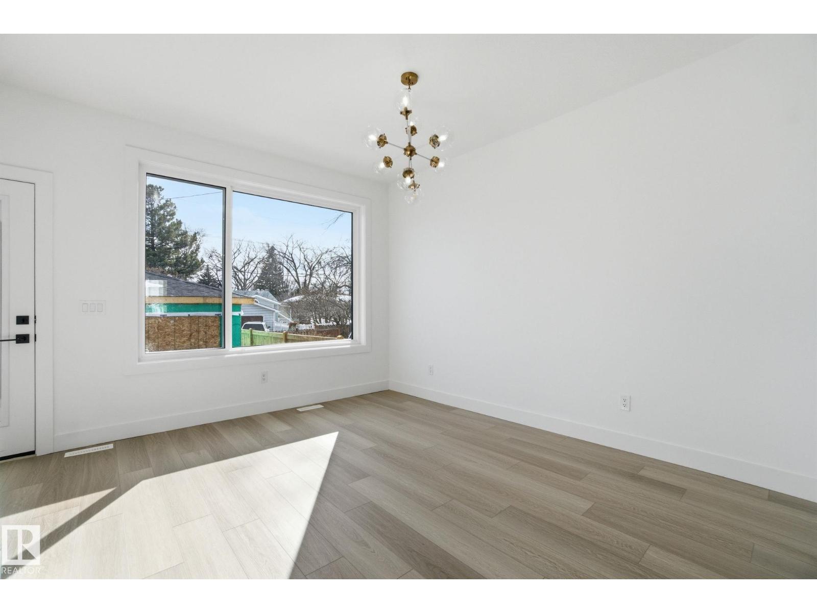 7605 92 AV NW - 15