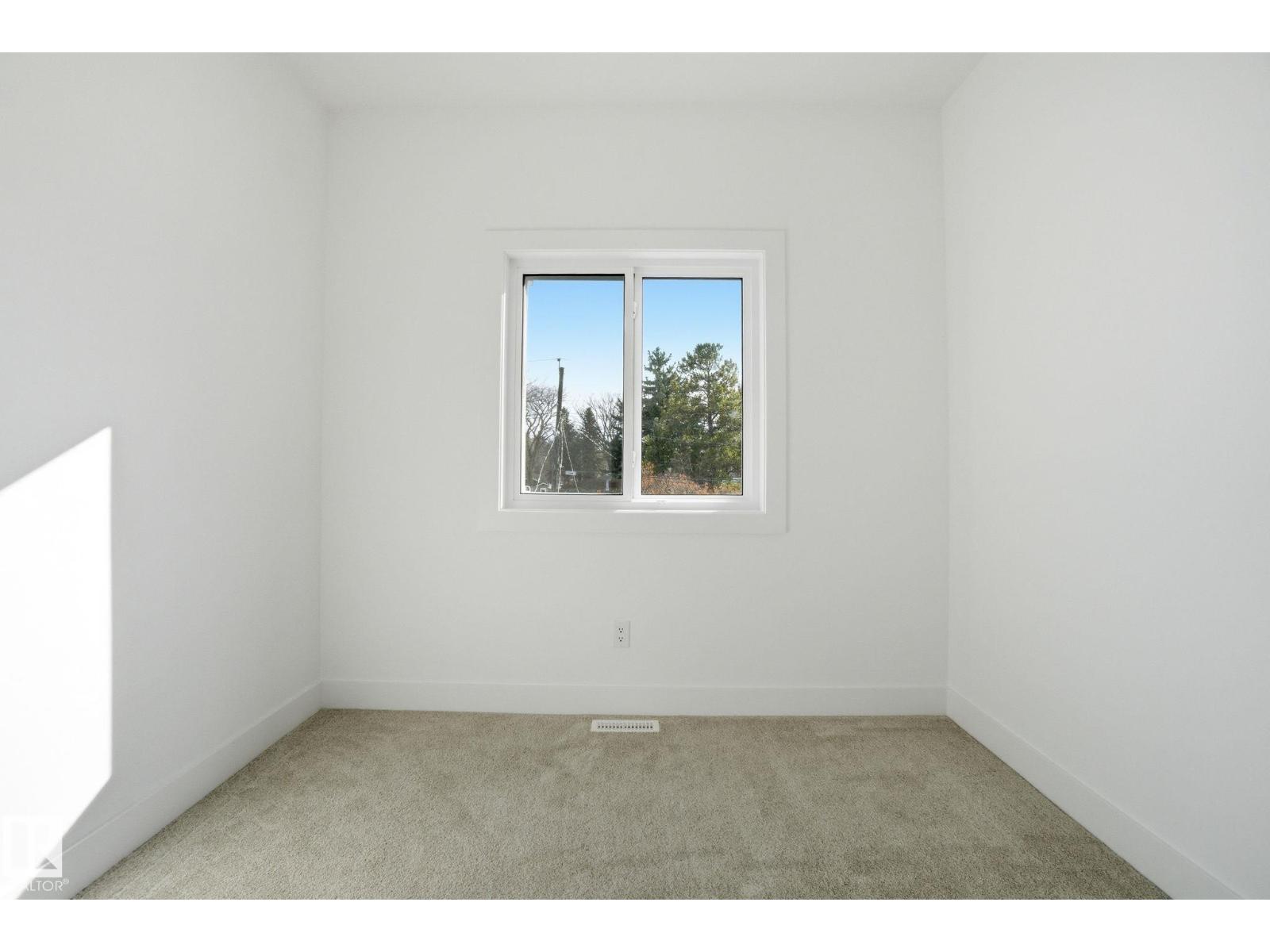 7605 92 AV NW - 27