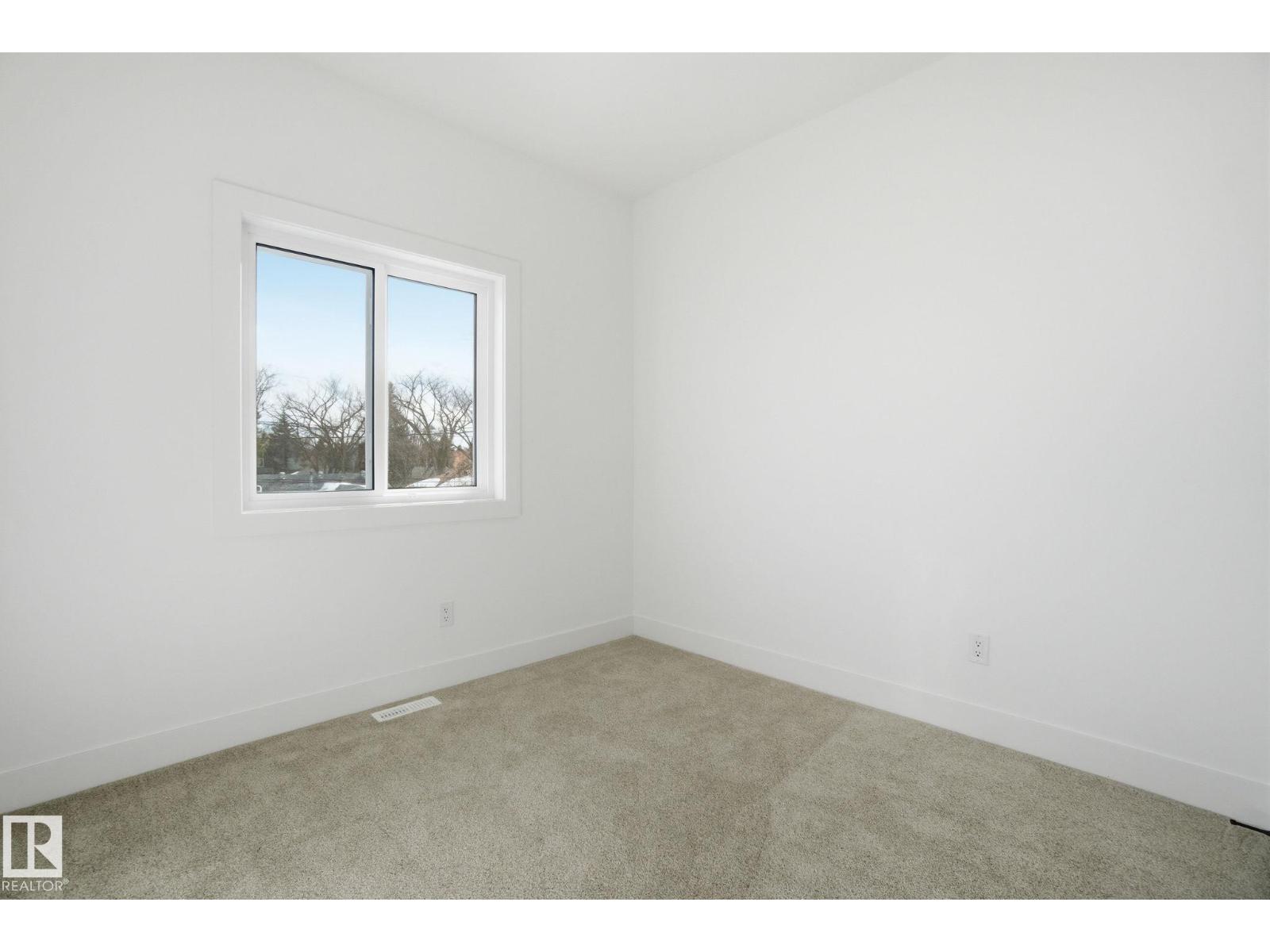 7605 92 AV NW - 30