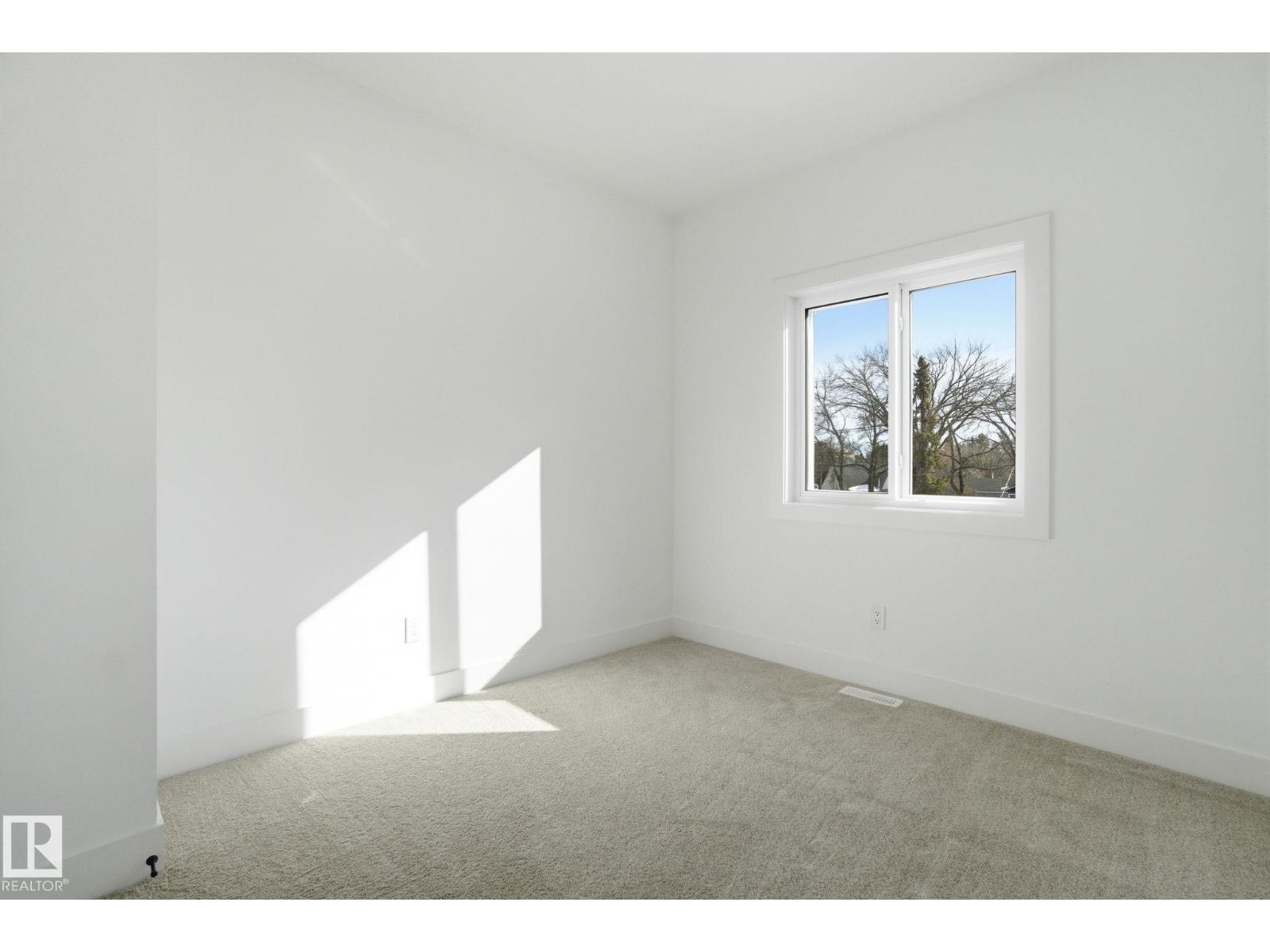 7605 92 AV NW - 26