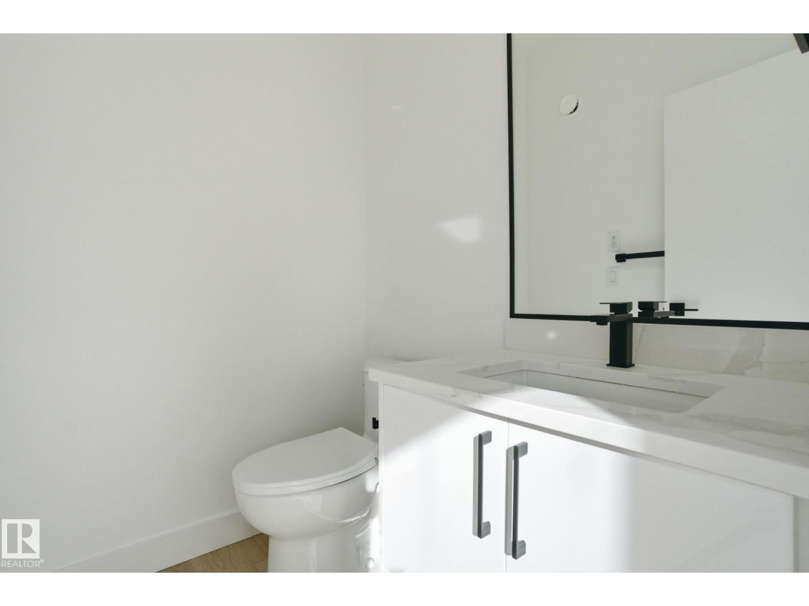 7605 92 AV NW - 21