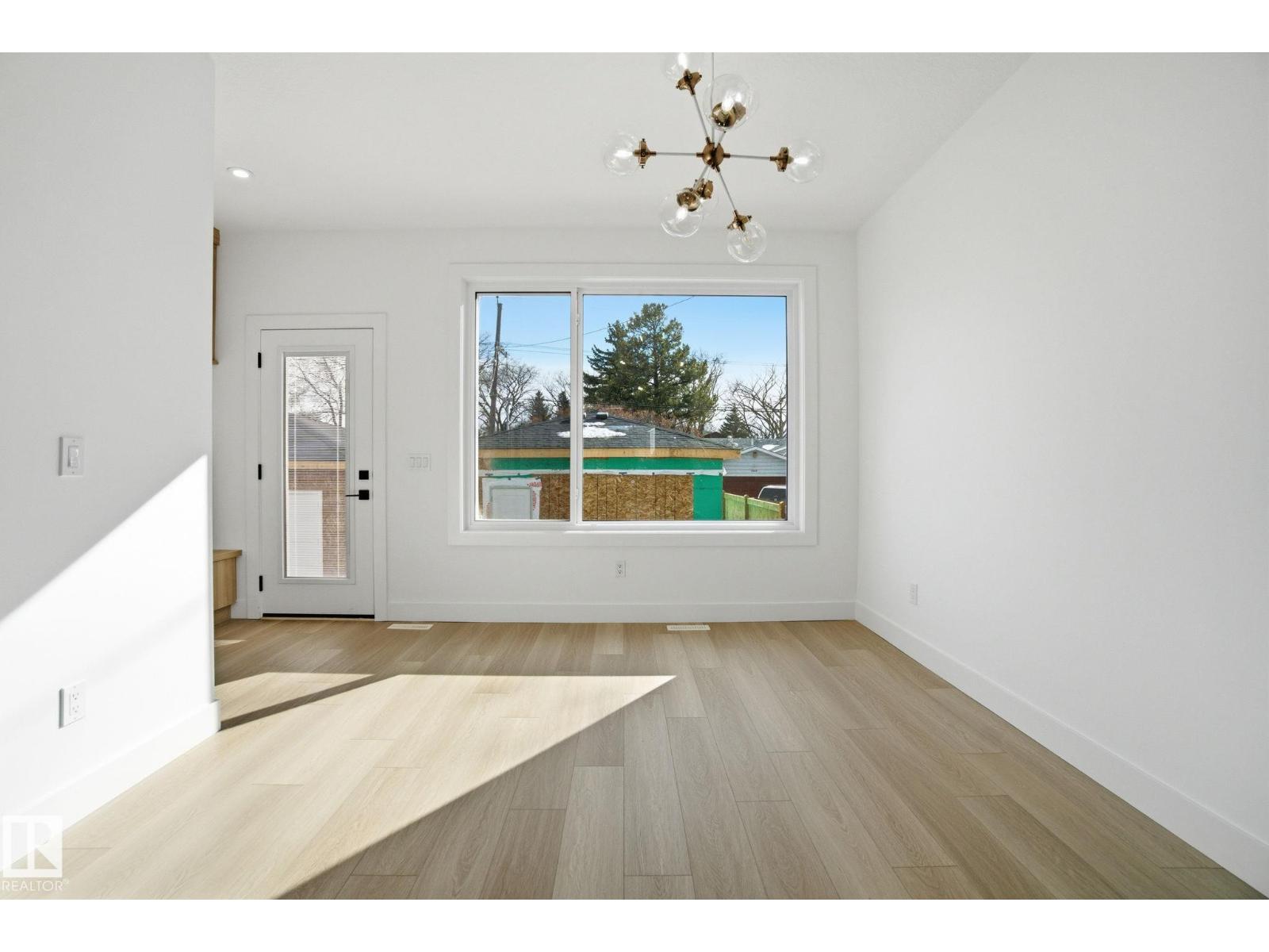 7605 92 AV NW - 16