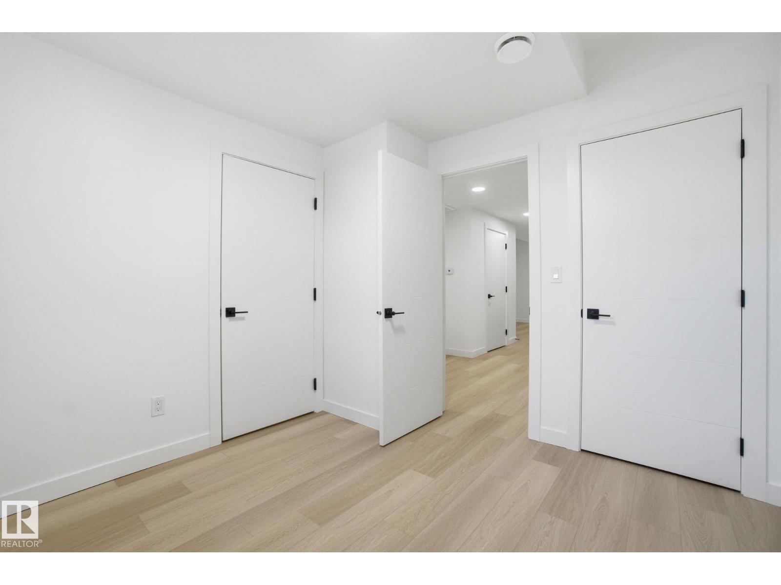 7605 92 AV NW - 46