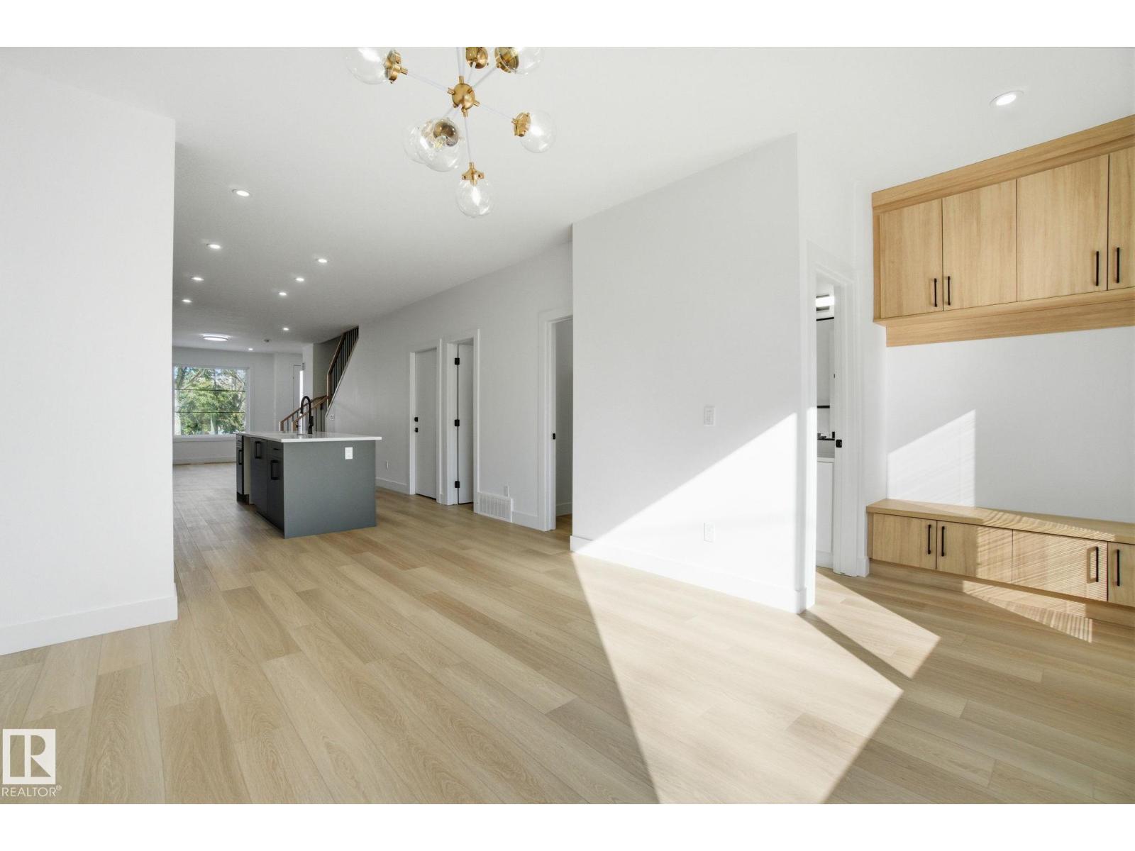 7605 92 AV NW - 17