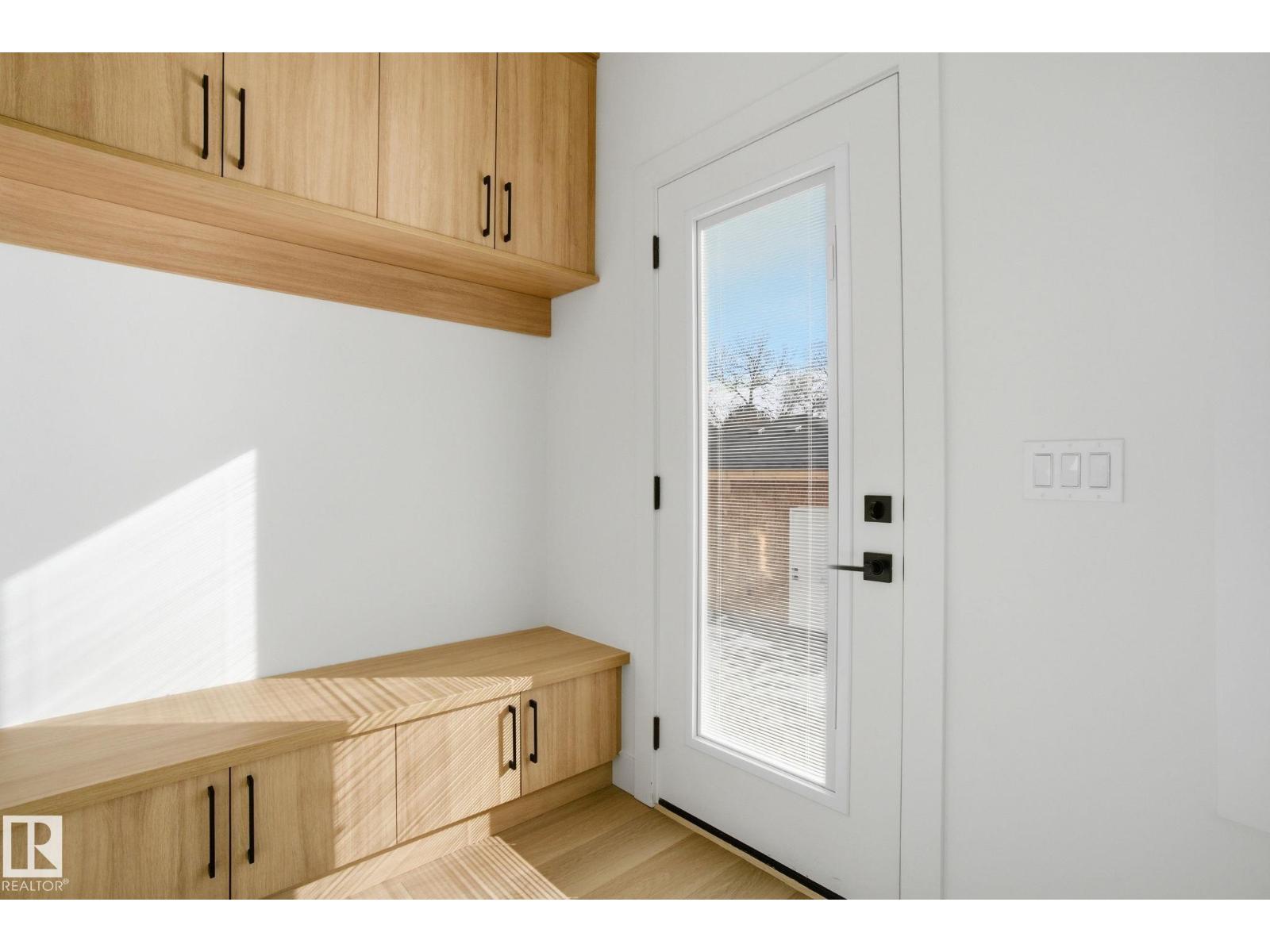 7605 92 AV NW - 20
