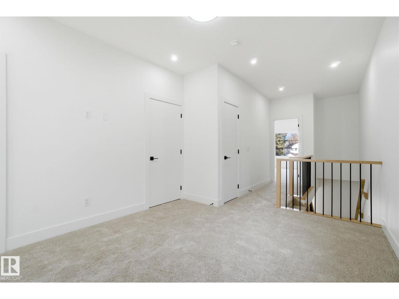 7605 92 AV NW - 24