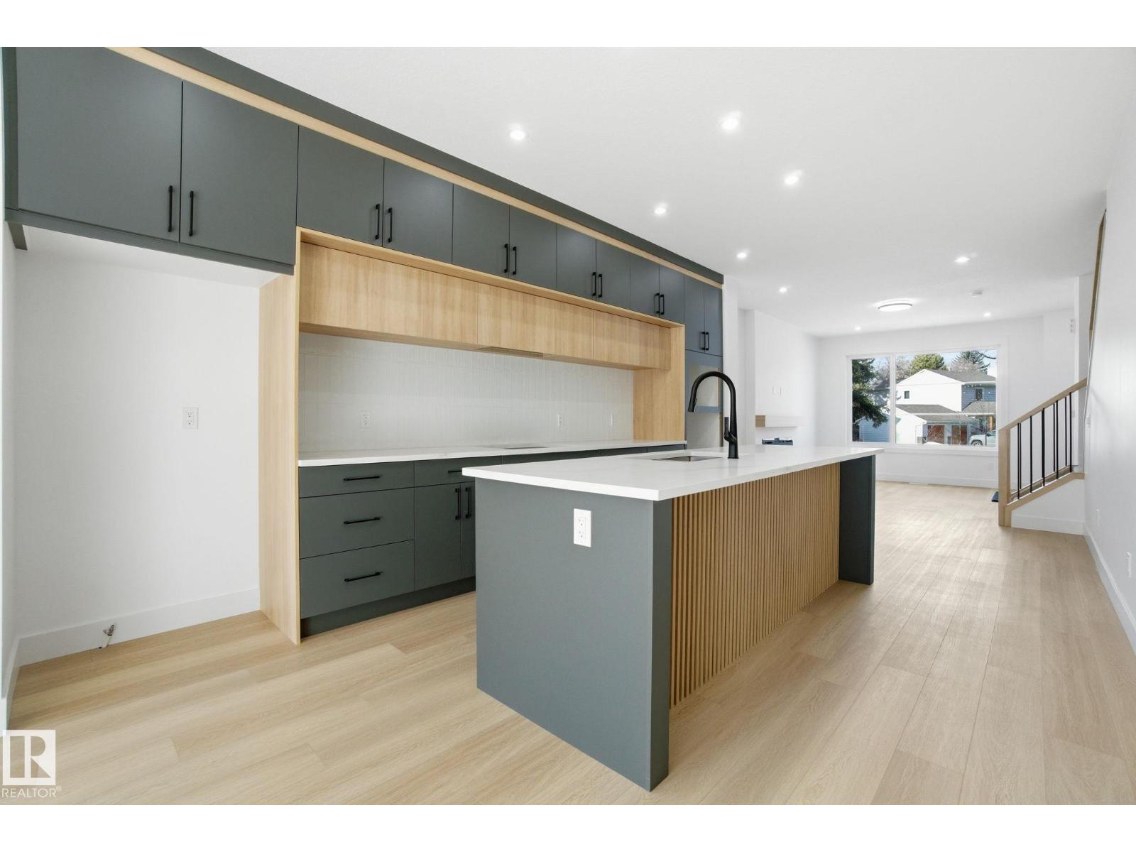 7605 92 AV NW - 14