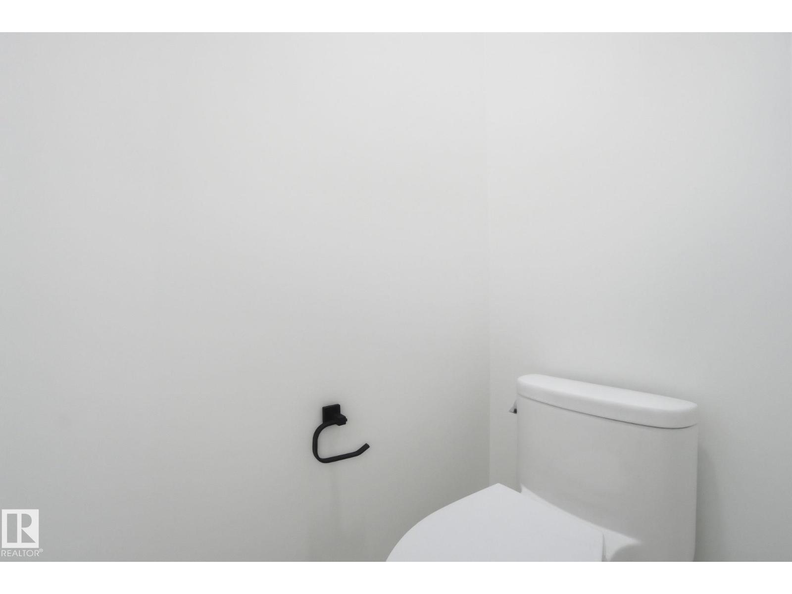 7605 92 AV NW - 40