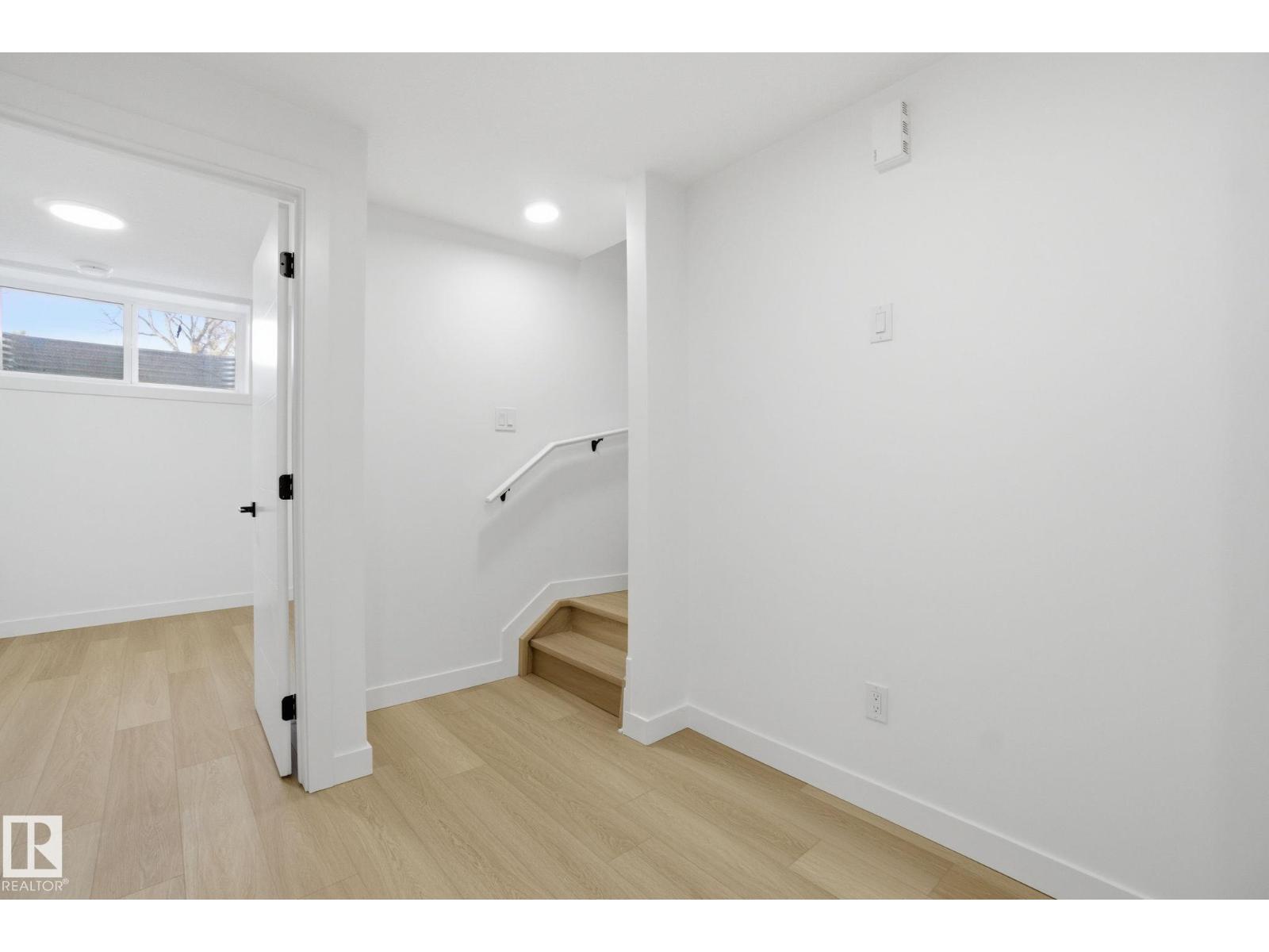 7605 92 AV NW - 43