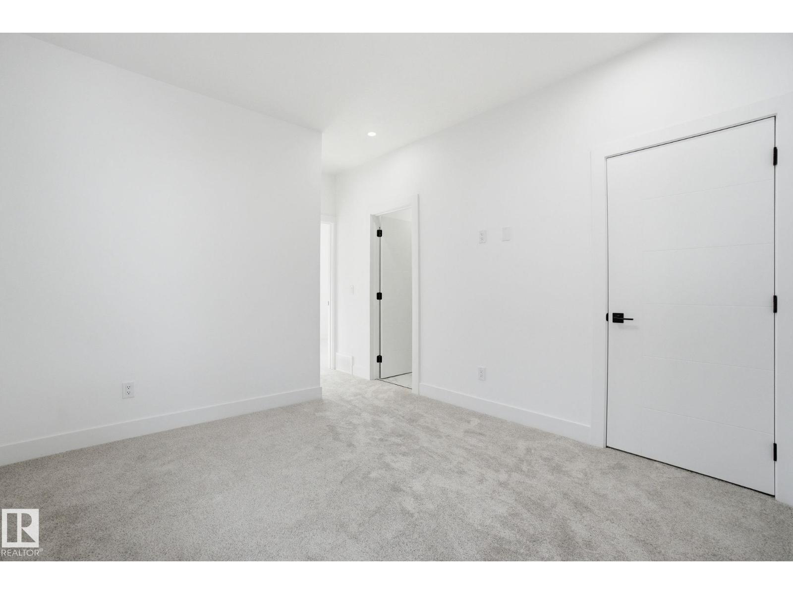 7605 92 AV NW - 23