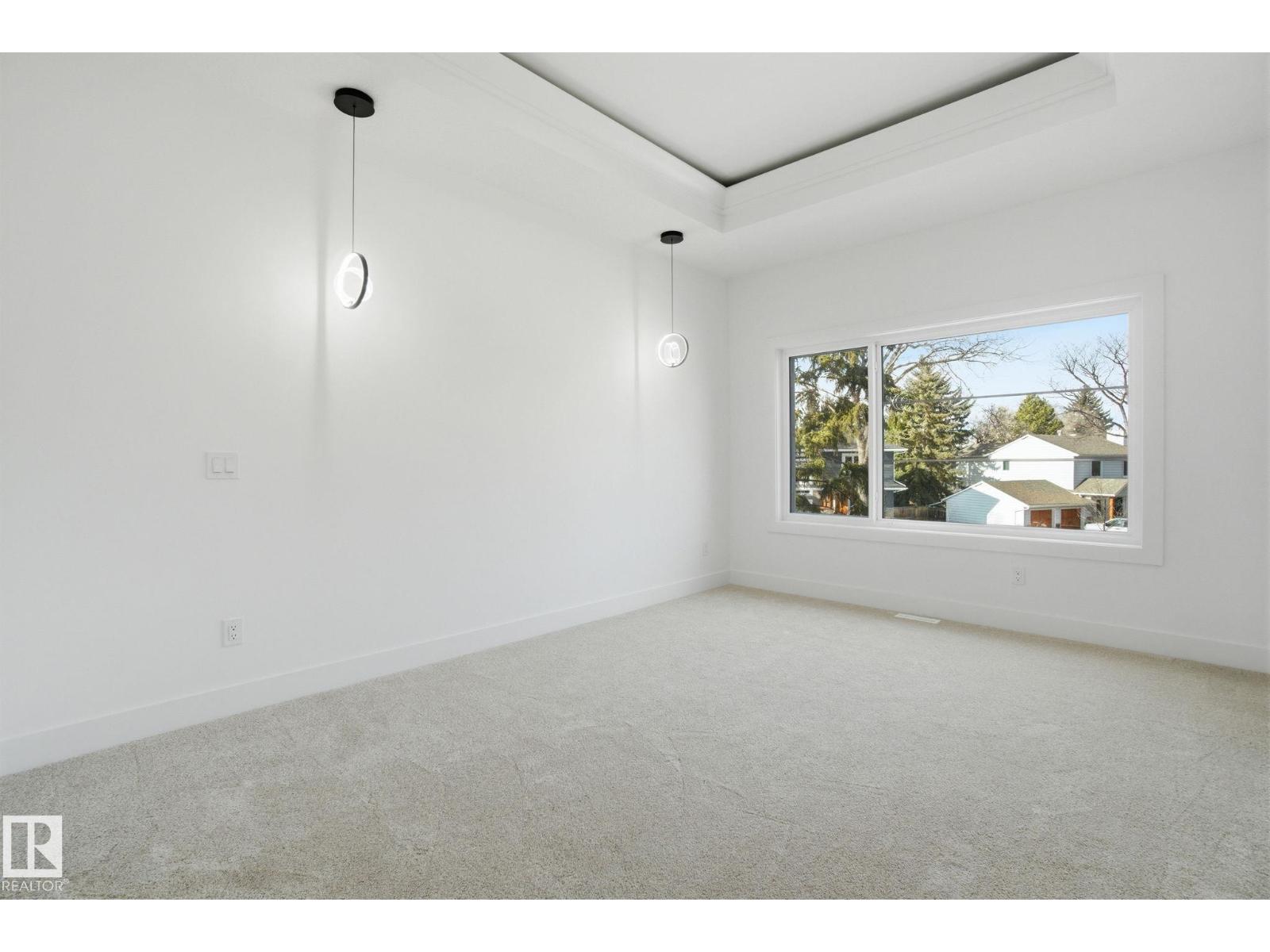 7605 92 AV NW - 34