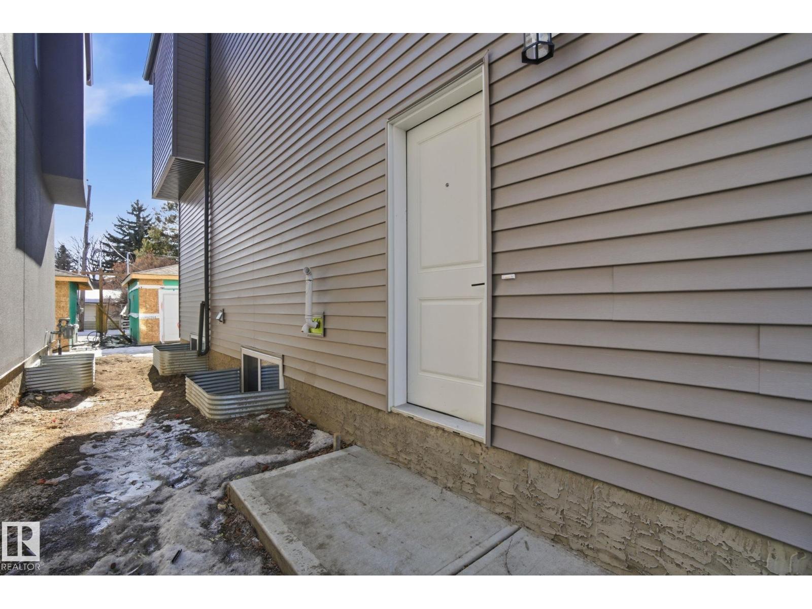 7605 92 AV NW - 5