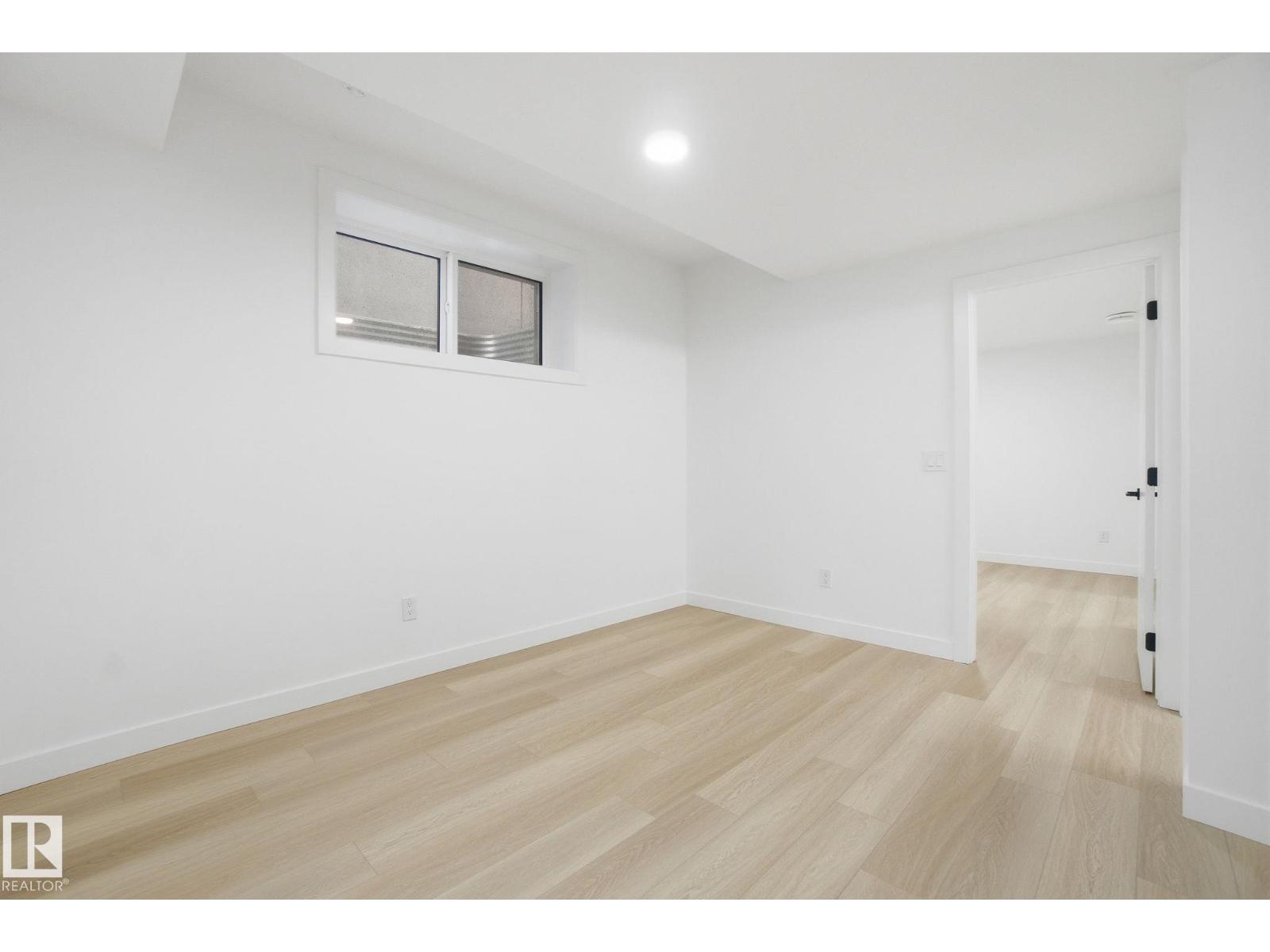 7605 92 AV NW - 51