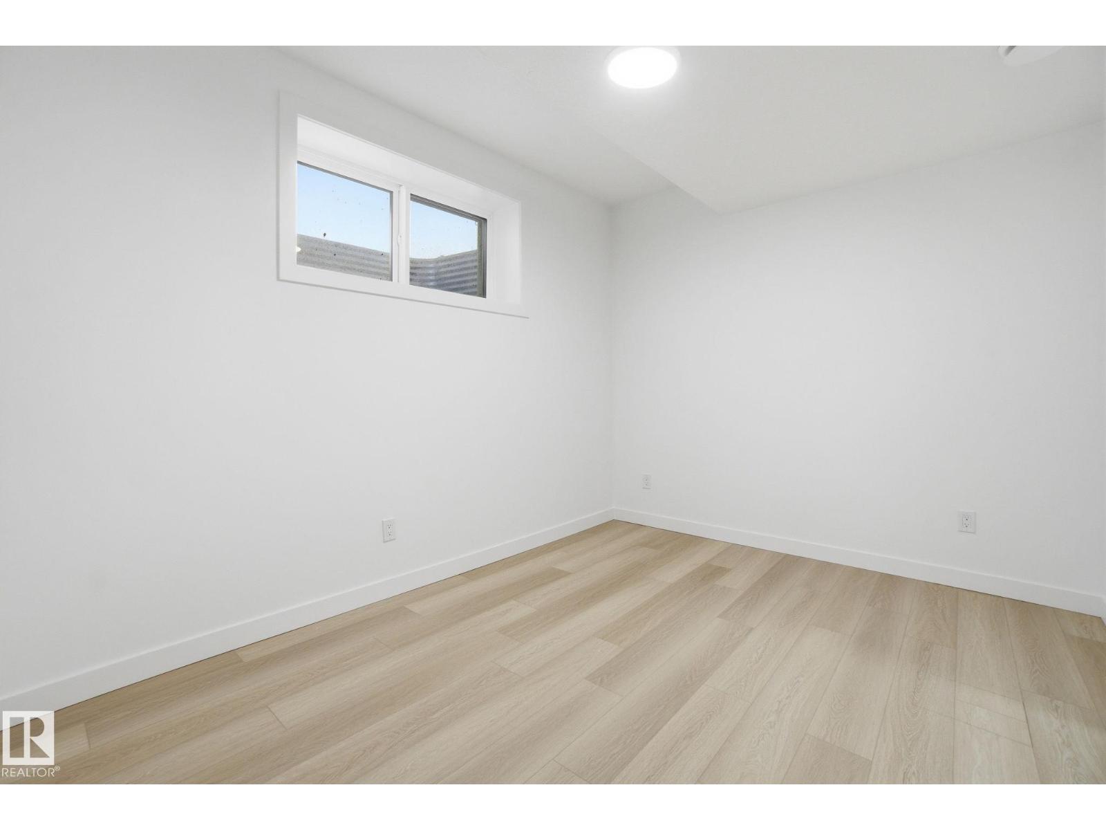 7605 92 AV NW - 56