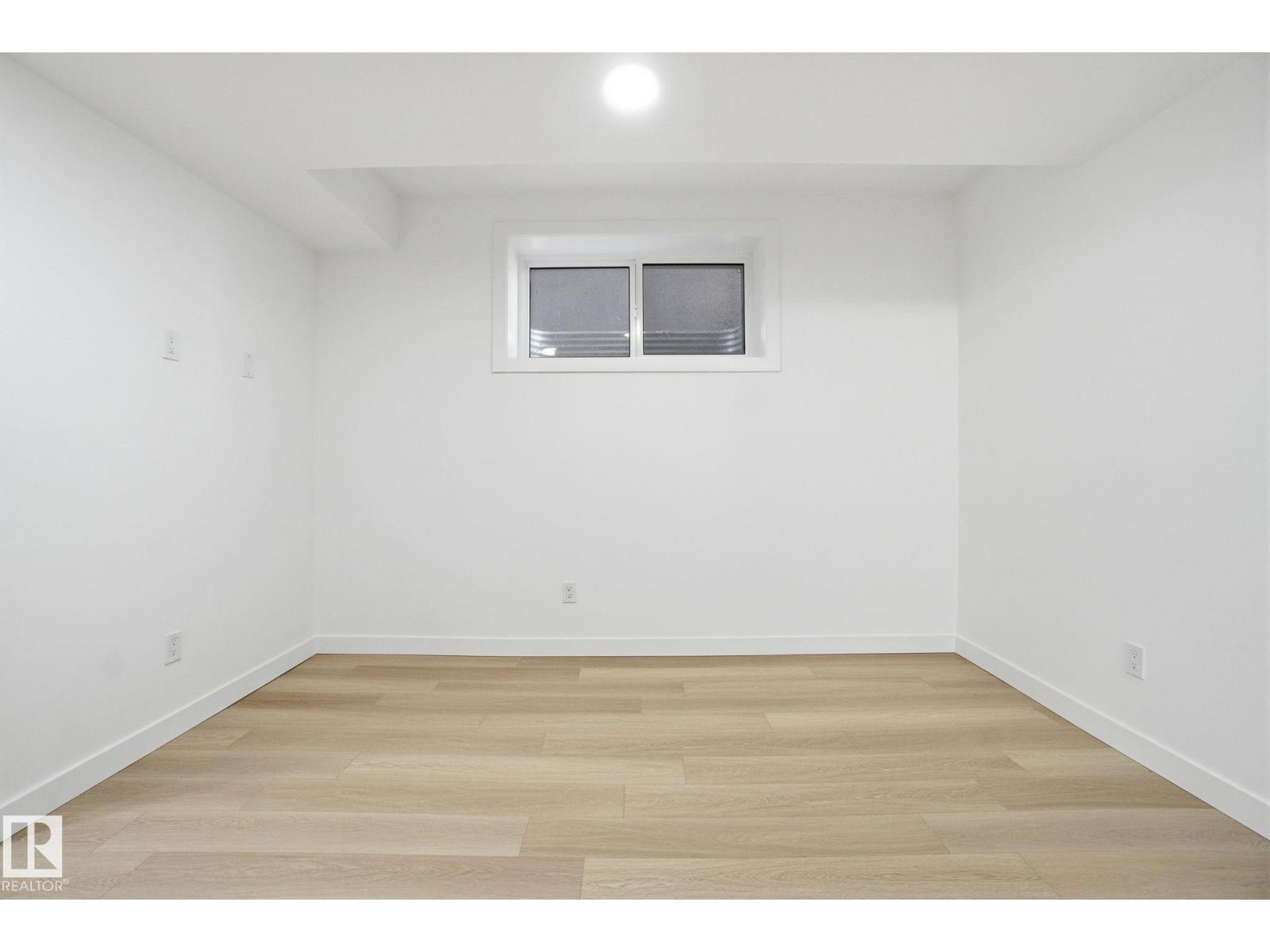 7605 92 AV NW - 54