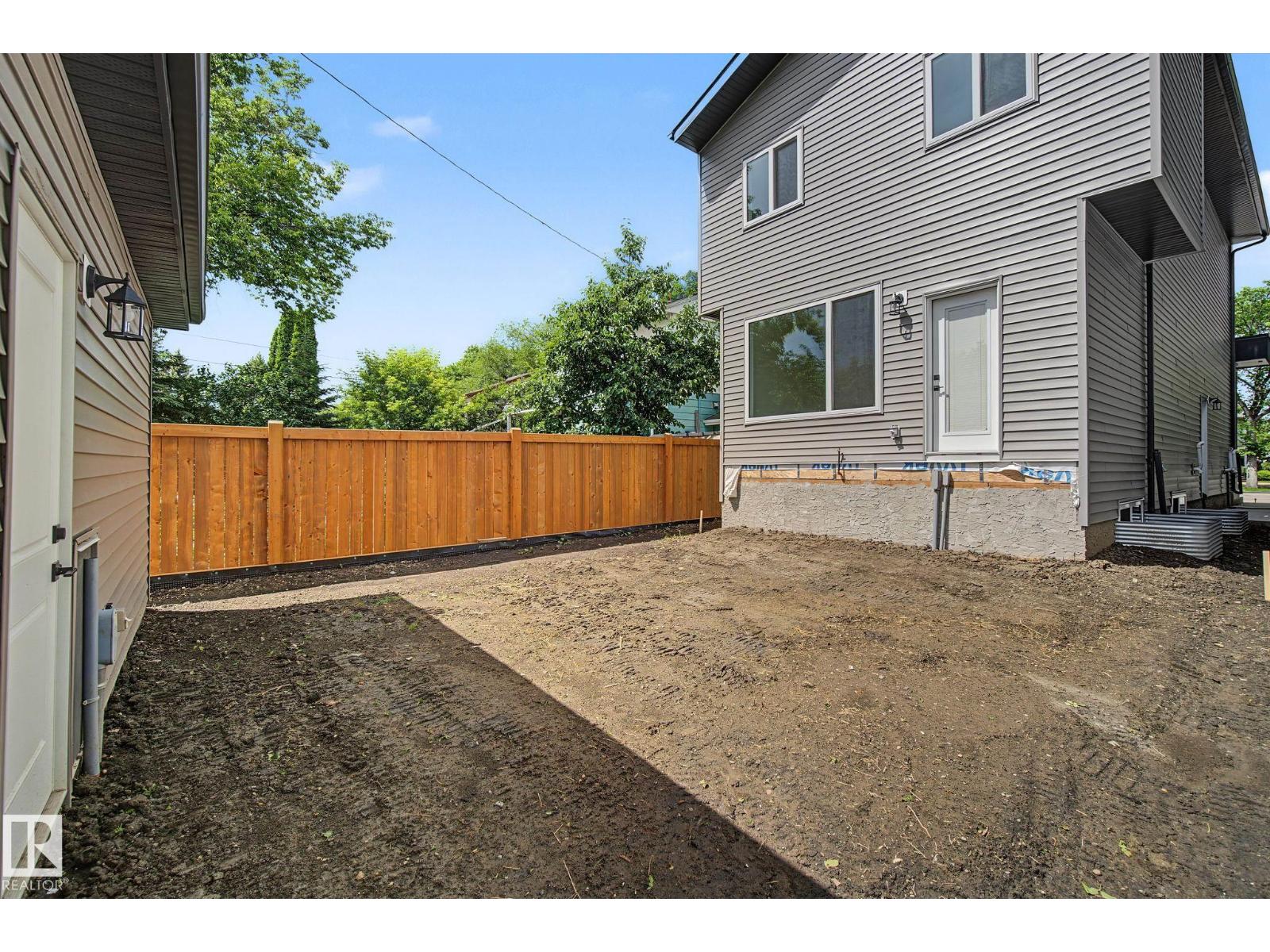 7605 92 AV NW - 61