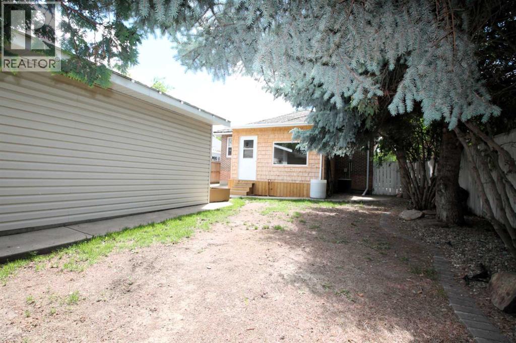 819 9 Avenue S - 3